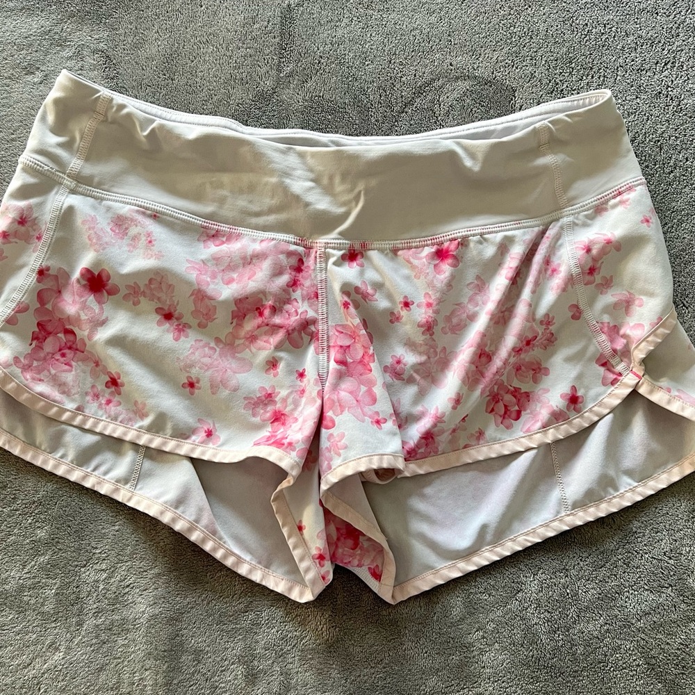 Lululemon Speed Shorts 8 EUC Floral